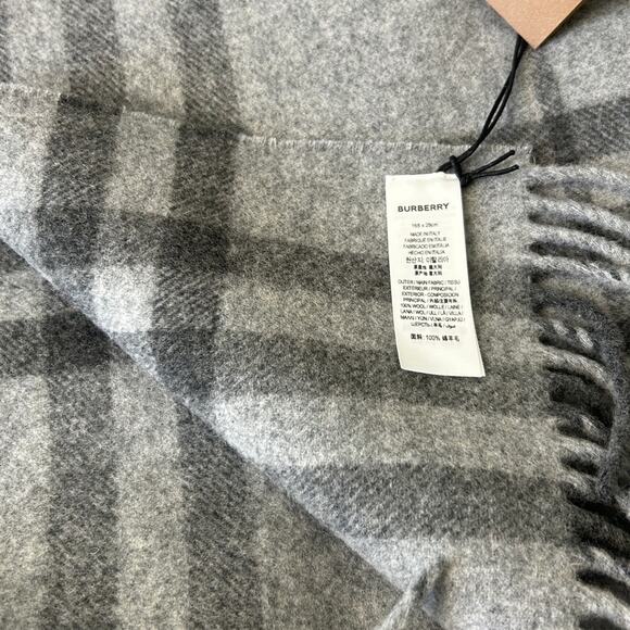 Burberry Grey Wool Scarf NWT 168cm*28cm - Picture 4 of 6